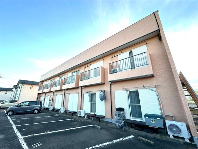 お部屋の前に駐車場ございます