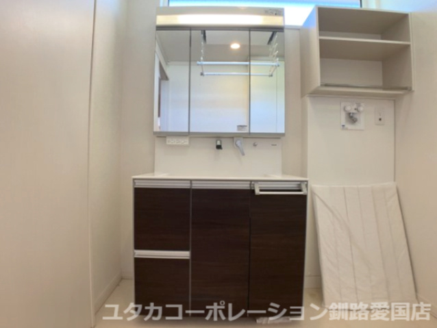 釧路町昆布森1丁目25-1売家【独立洗面台】洗面台下部の収納も多めに入りそうです♪