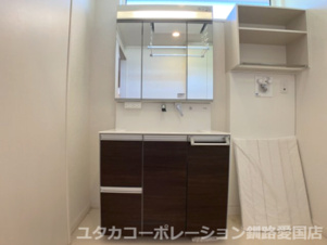 釧路町昆布森1丁目25-1売家【独立洗面台】洗面台下部の収納も多めに入りそうです♪