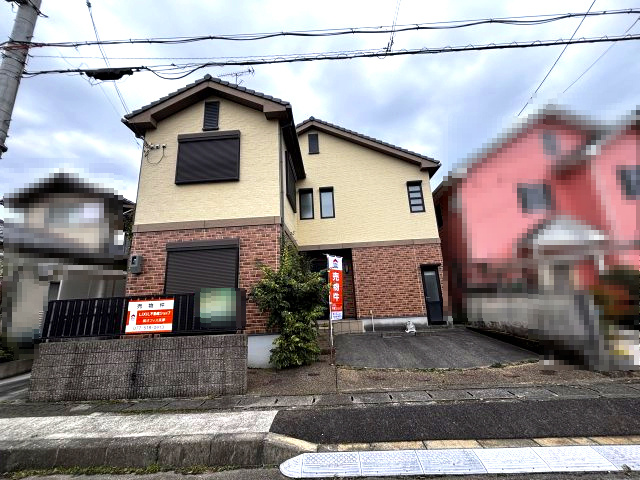 野洲市冨波乙の中古一戸建【前面道路含む現地写真】