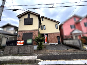 野洲市冨波乙の中古一戸建【前面道路含む現地写真】