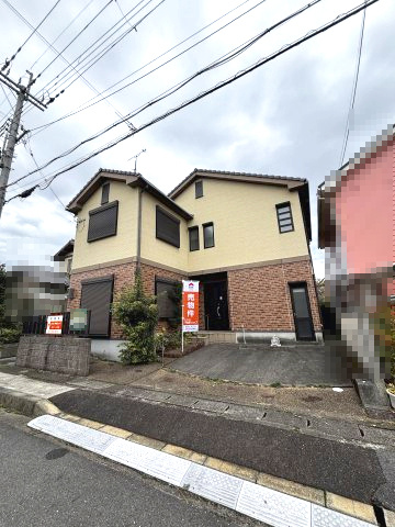 野洲市冨波乙の中古一戸建【前面道路含む現地写真】