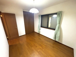 野洲市冨波乙の中古一戸建【洋室】