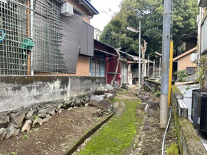 足柄下郡湯河原町宮下の売地【前面道路含む現地写真】敷地内