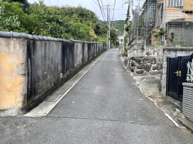足柄下郡湯河原町宮下の売地【前面道路含む現地写真】前面道路