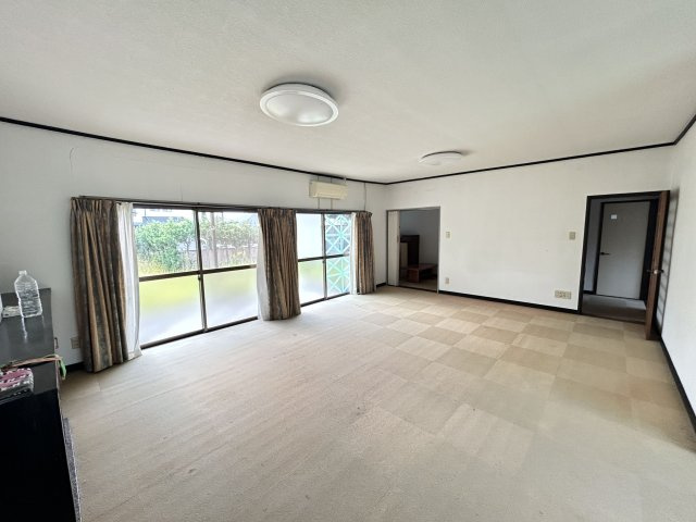 白金町売家【洋室】広々としたキッチンに隣接した洋室です！！