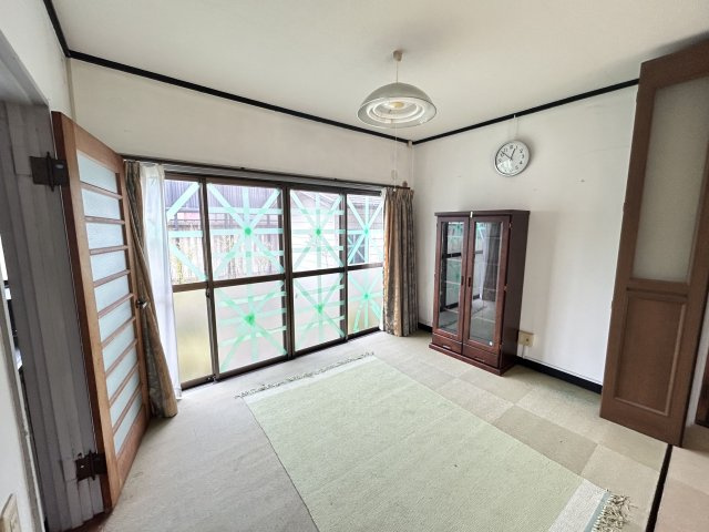 白金町売家【洋室】キッチン横の洋室は間仕切りで仕切って使える作りとなってます！