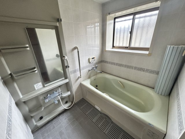 白金町売家【浴室】浴室はユニットバスになっております。
