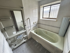 白金町売家【浴室】浴室はユニットバスになっております。
