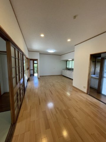 陶元町南坂上公園前貸家【居間・リビング】