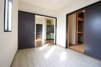 つくば市花畑１丁目のマンション【居間・リビング】ゆったりとした居間です