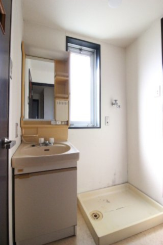 つくば市花畑１丁目のマンション【洗面所】使いやすい洗面所です