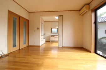 稲敷月出里【洋室】落ち着いた色調の洋室です