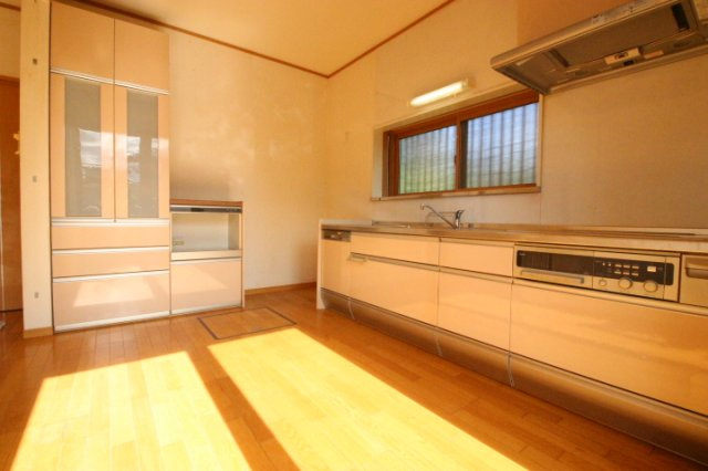 稲敷月出里【キッチン】日当たりの良い明るいダイニング・キッチン