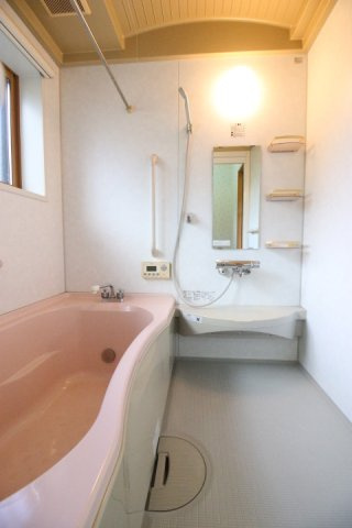 稲敷月出里【浴室】コンパクトで使いやすいお風呂です