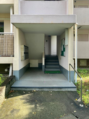 毎日通るエントランスはこのようになっています