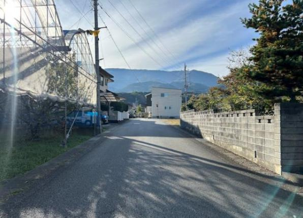 南アルプス市小笠原【前面道路含む現地写真】