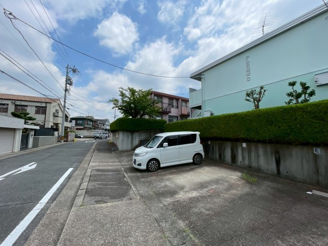 アルス極楽C棟【駐車場】