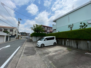 アルス極楽C棟【駐車場】