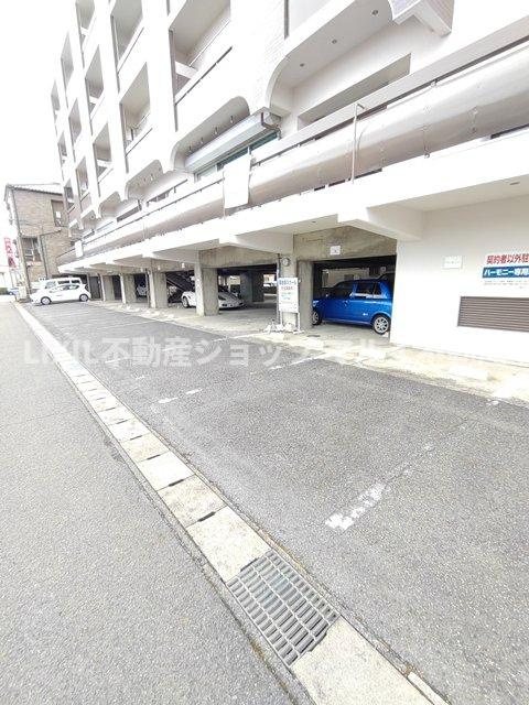 土岐ステーションビル【駐車場】