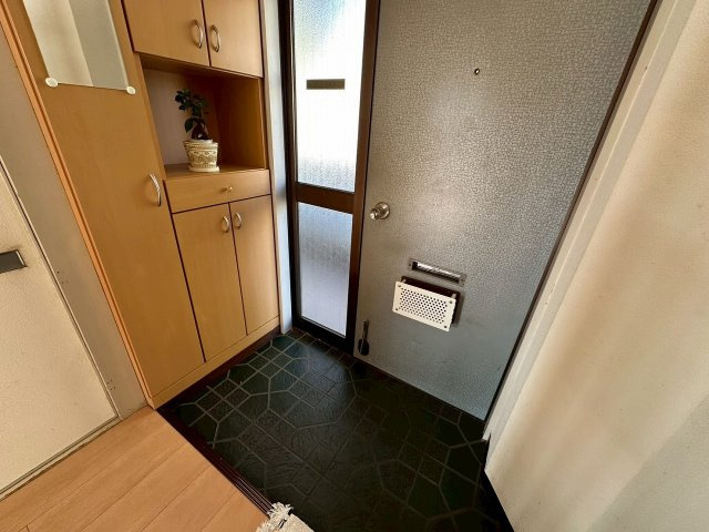 山科区御陵封ジ山町（日ノ岡グリーンテラス）【玄関】玄関にはシューズボックス付き