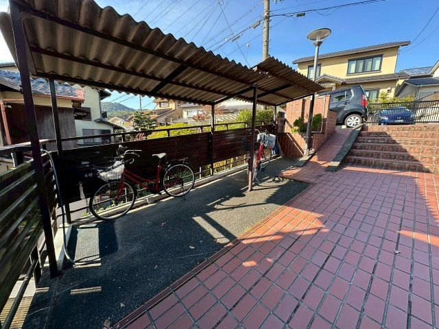山科区御陵封ジ山町（日ノ岡グリーンテラス）【共有部分】駐輪スペースあり