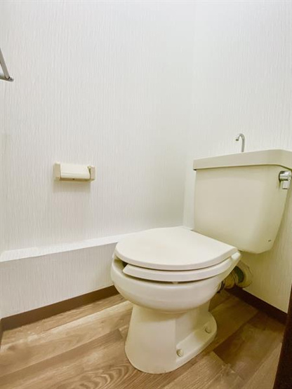 壁紙がかわいいトイレです♪