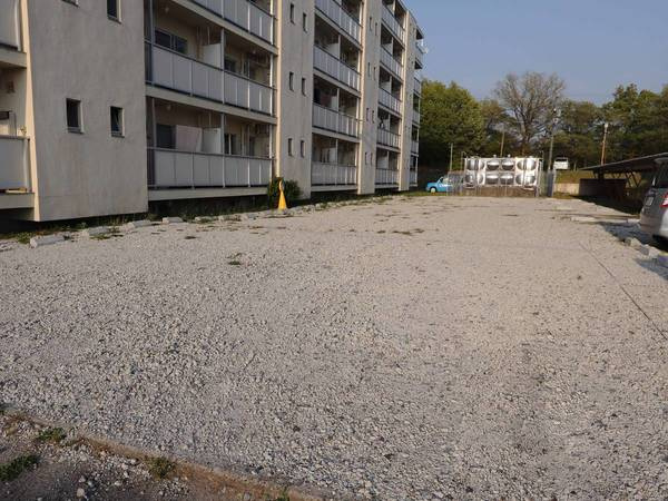 ビレッジハウス杉焼1号棟【駐車場】