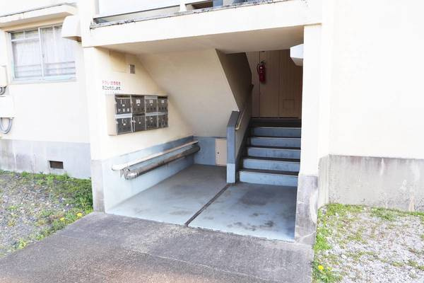 ビレッジハウス杉焼1号棟【エントランス】