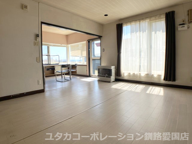 厚岸町門静2丁目売家【居間・リビング】