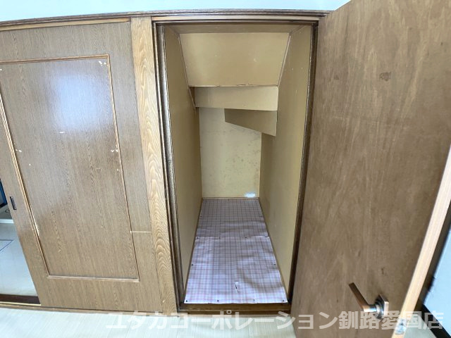 厚岸町門静2丁目売家【収納】階段下収納☆