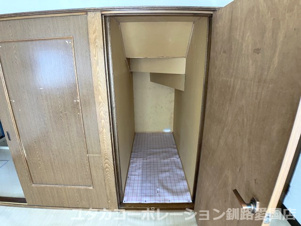 厚岸町門静2丁目売家【収納】階段下収納☆