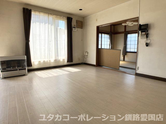 厚岸町門静2丁目売家【居間・リビング】