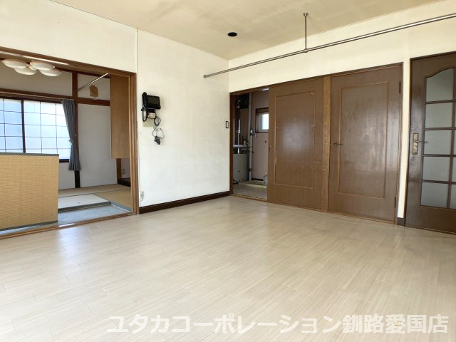 厚岸町門静2丁目売家【居間・リビング】