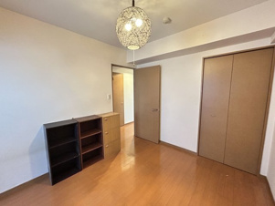 コアマンション山上倶楽部【洋室】各部屋に収納が付いた洋室です！