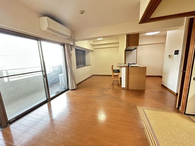 コアマンション山上倶楽部【居間・リビング】現状での販売ですが、大事に使われてきたお部屋です！