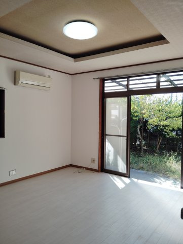 緑1丁目貸家【居間・リビング】