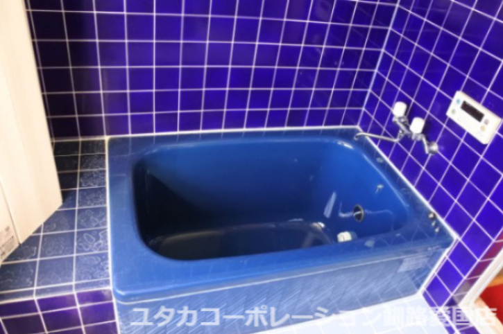 【商談中】白糠郡白糠町庶路2丁目3-3.4売家【浴室】青を基調としたお風呂◎