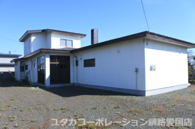 【商談中】白糠郡白糠町庶路2丁目3-3.4売家【外観】駅もコンビニも徒歩圏☆便利さと広さを両立したお家です♪