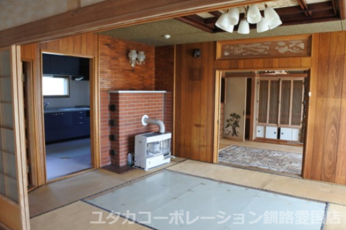 【商談中】白糠郡白糠町庶路2丁目3-3.4売家【居間・リビング】リビング・キッチン、洗面、トイレが2つで家族に優しい設計☆