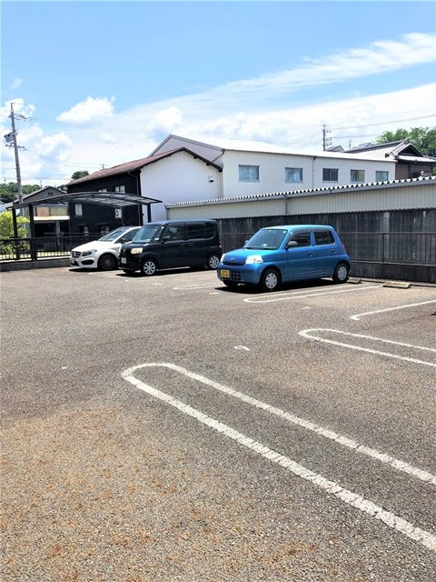 コンフォート錦【駐車場】