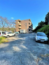 エレガンス生田【駐車場】駐車場1