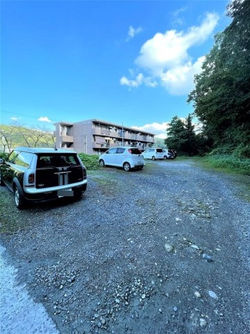 エレガンス生田【駐車場】駐車場2