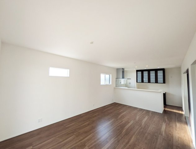 ご家族が集まるリビングダイニングは陽光あふれるあたたかなお部屋