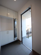 日野市平山4丁目16-17 新築【仲介手数料無料】【玄関】