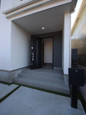 日野市平山4丁目16-17 新築【仲介手数料無料】【玄関】