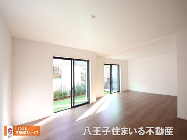 日野市平山4丁目16-17 新築【仲介手数料無料】【居間・リビング】