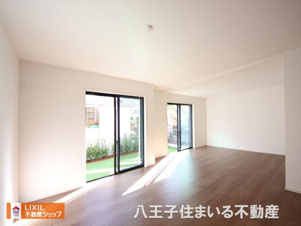 日野市平山4丁目16-17 新築【仲介手数料無料】【居間・リビング】