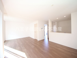 日野市平山4丁目16-17 新築【仲介手数料無料】【居間・リビング】