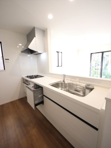 日野市平山4丁目16-17 新築【仲介手数料無料】【キッチン】